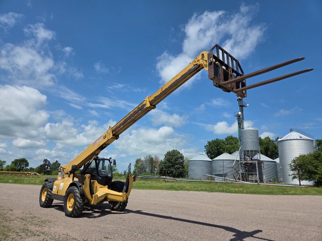 Image for CAT TH560B TELEHANDLER