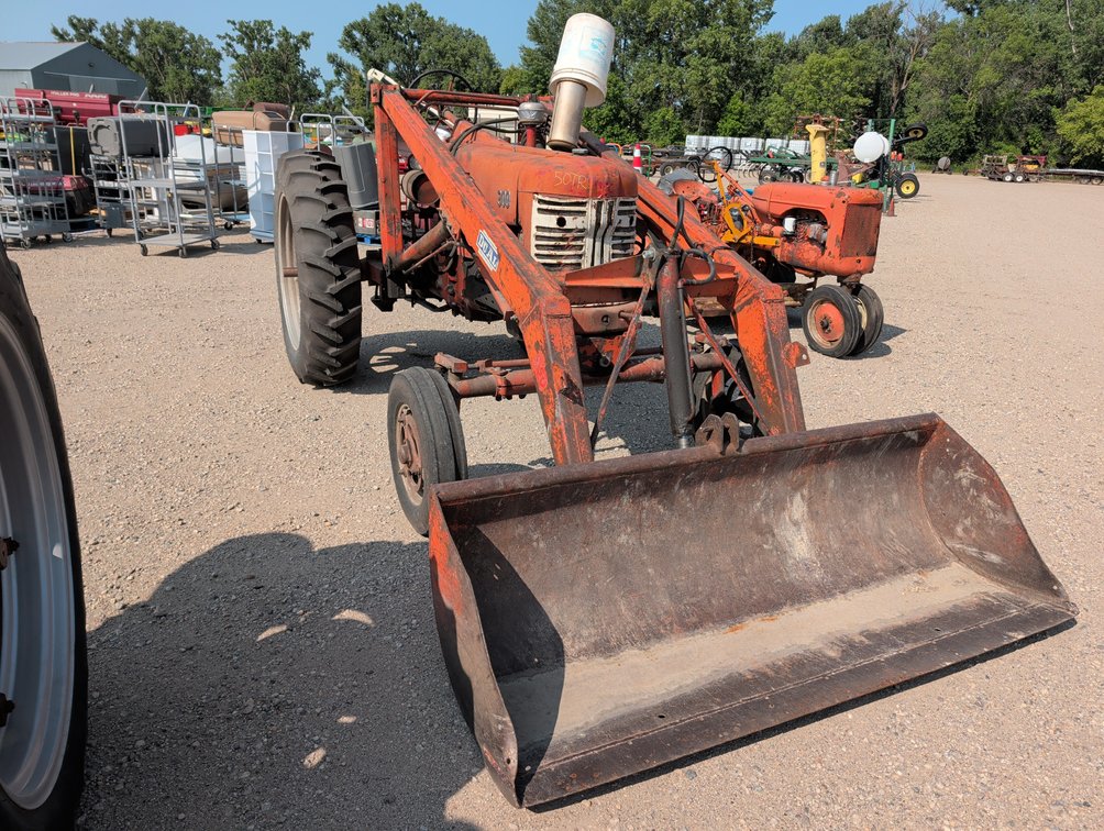INTERNATIONAL FARMALL 300