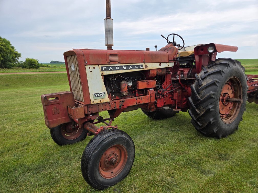 1968 FARMALL 706