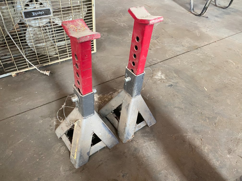 JACK STANDS