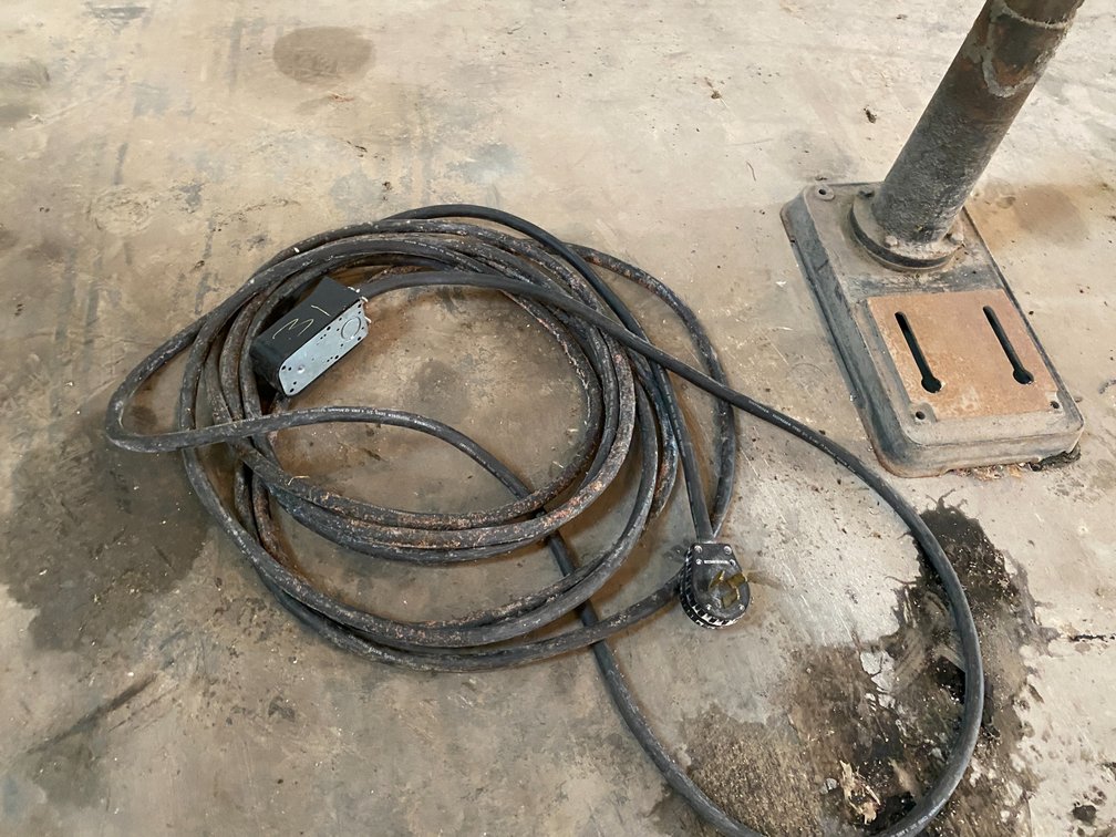EXTENSION CORD