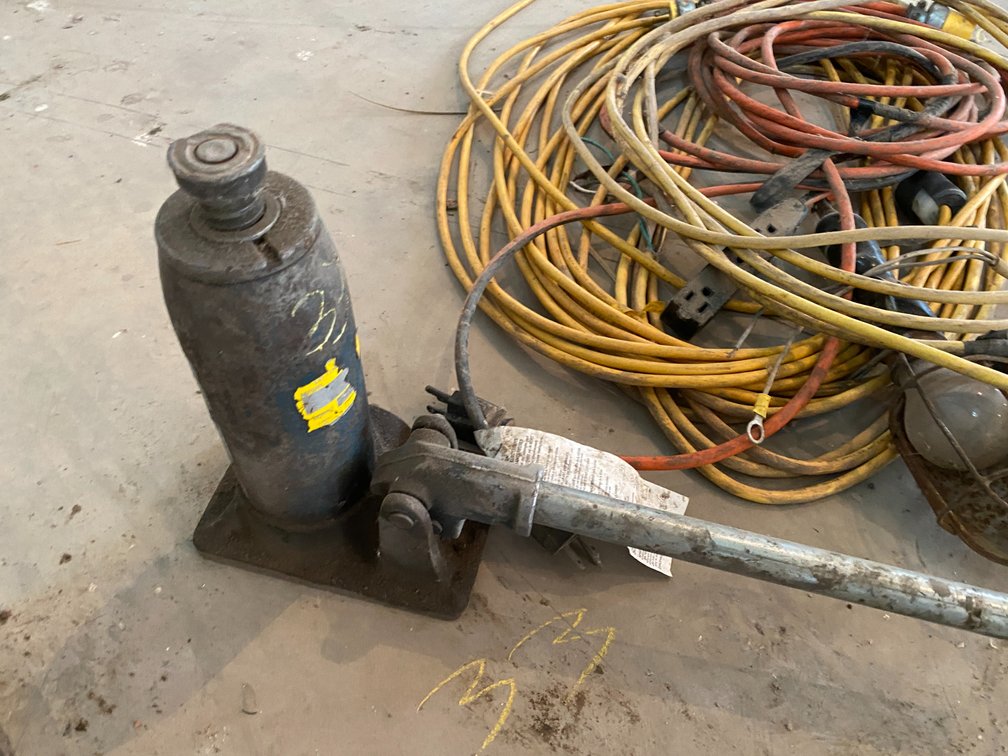 BOTTLE JACK
