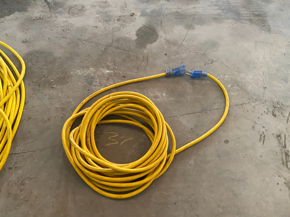 EXTENSION CORD