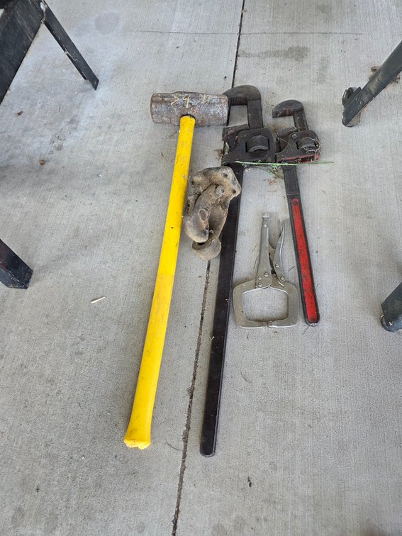SLEDGE HAMMER, 2 PIPE WRENCHES