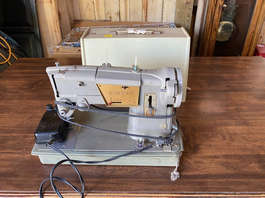 SINGER SEWING MACHINE