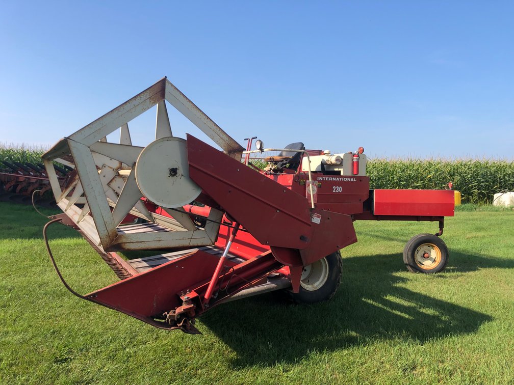 INTERNATIONAL MODEL 230 SWATHER