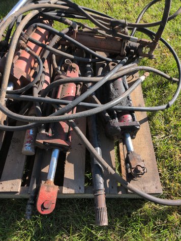 Image for (PALLET) HYDRAULIC CYLINDERS