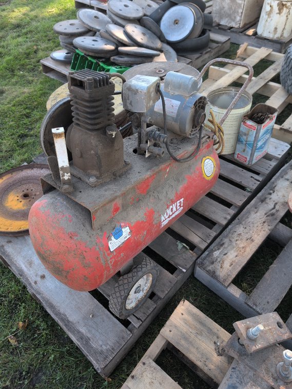AIR COMPRESSOR