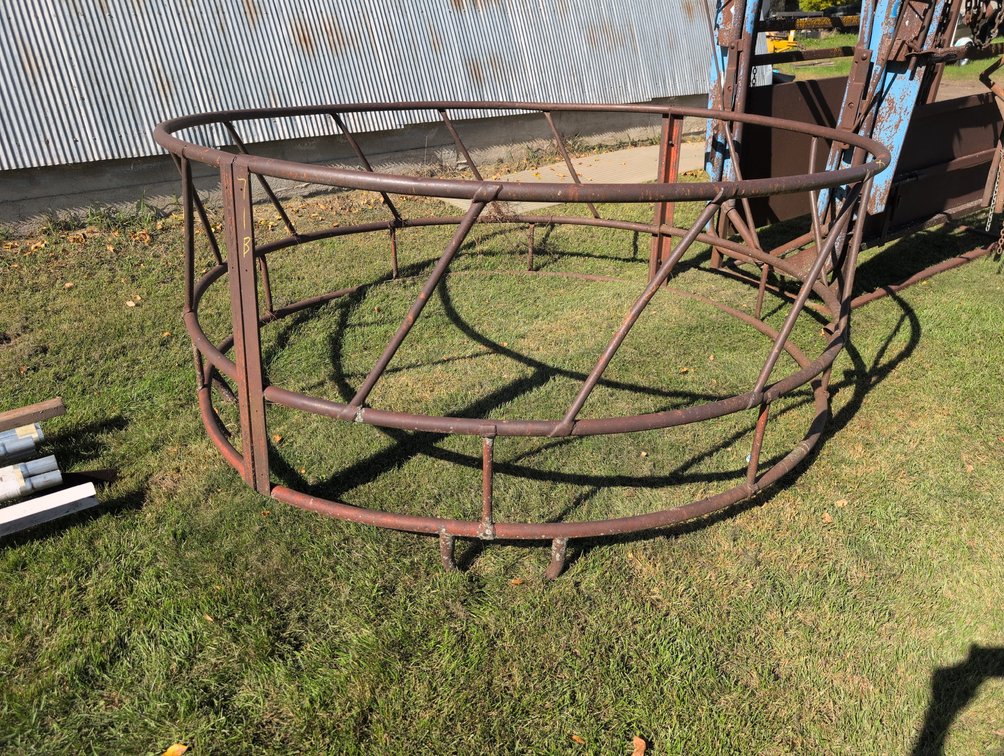 ROUND BALE FEEDER