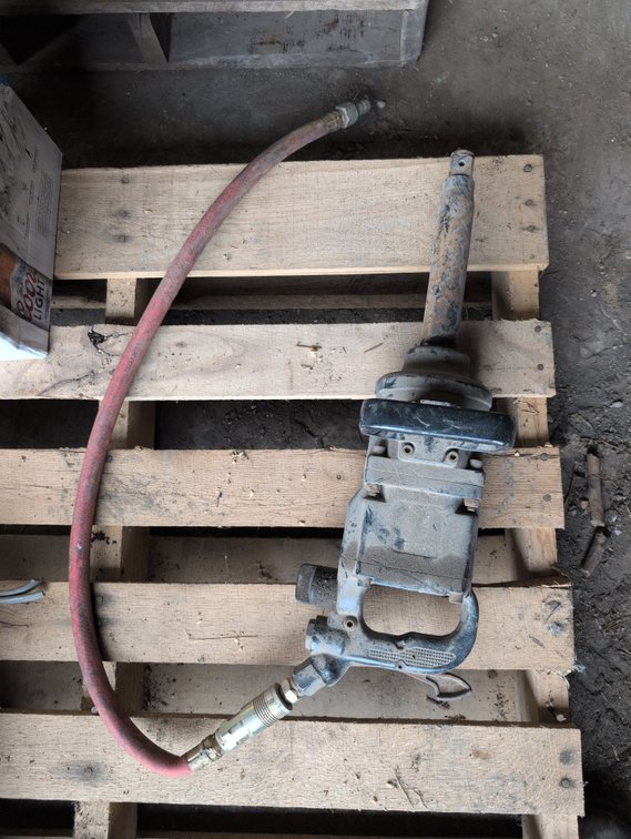 IMPACT WRENCH