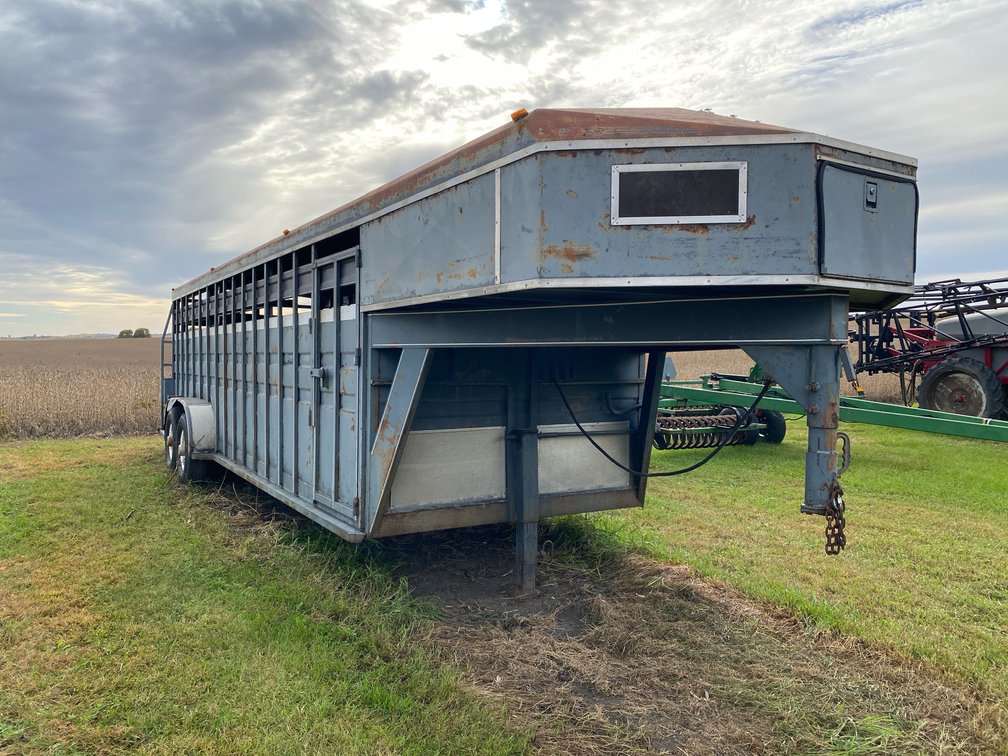 1992 TITAN LIVESTOCK TRAILER