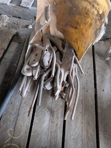Image for PALLET OF NH3 KNIVES AND MORE