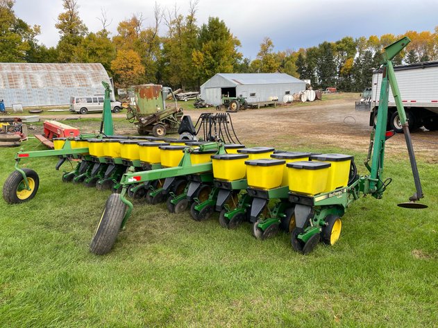 Image for JOHN DEERE 7300 12 ROW