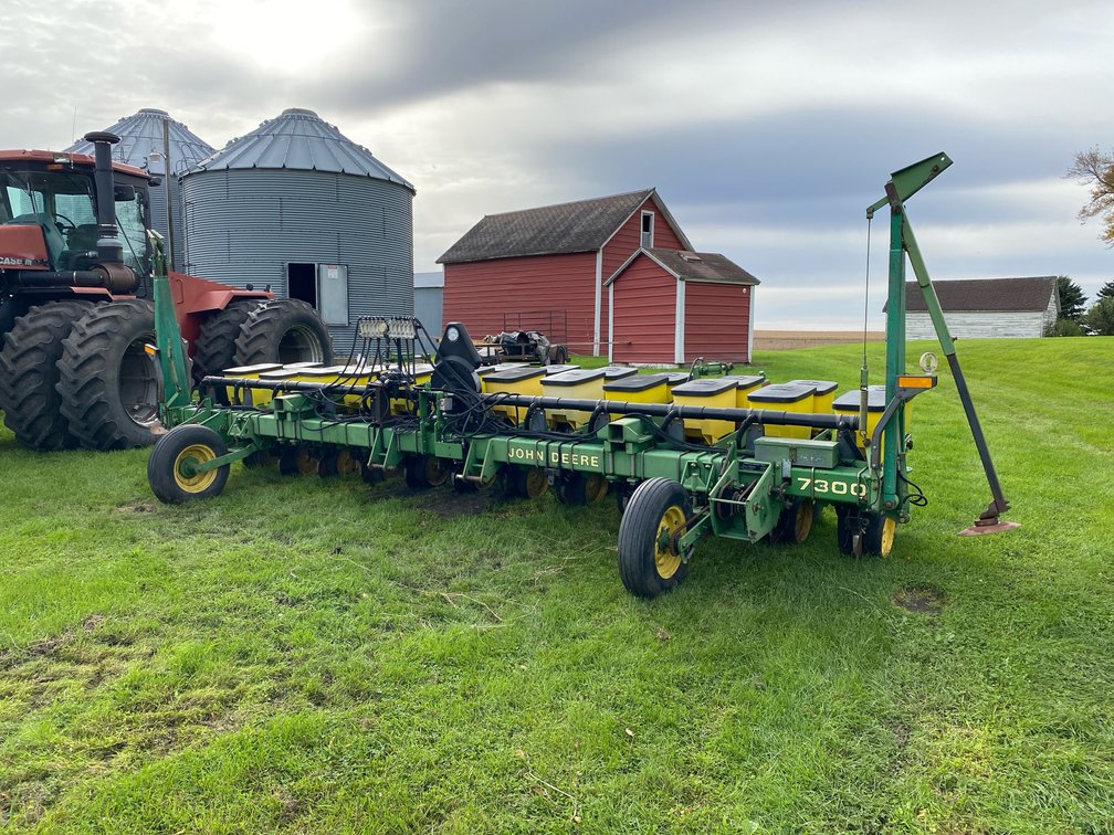 JOHN DEERE 7300 12 ROW