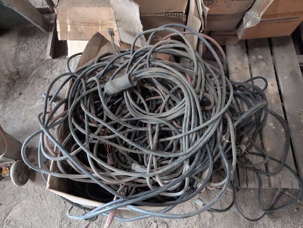 CABLES AND HARNESSES