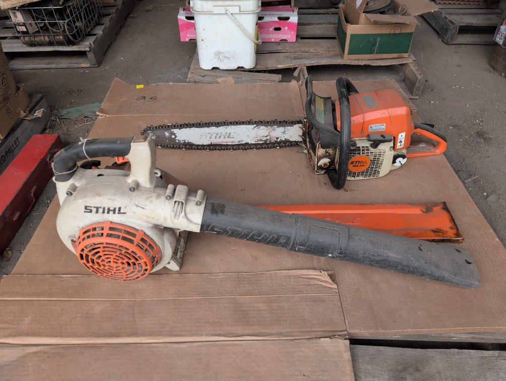 CHAINSAW AND BLOWER