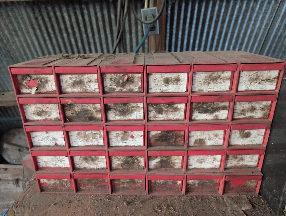 HARDWARE ORGANIZER