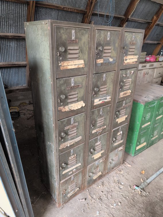 LOCKER SET