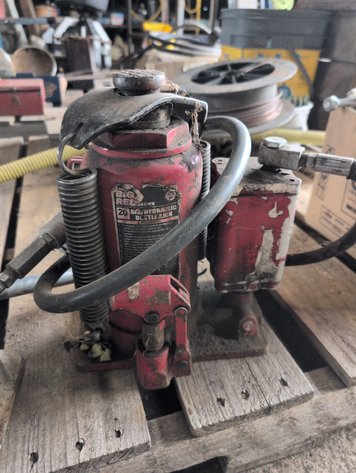 Image for BOTTLE JACKS
