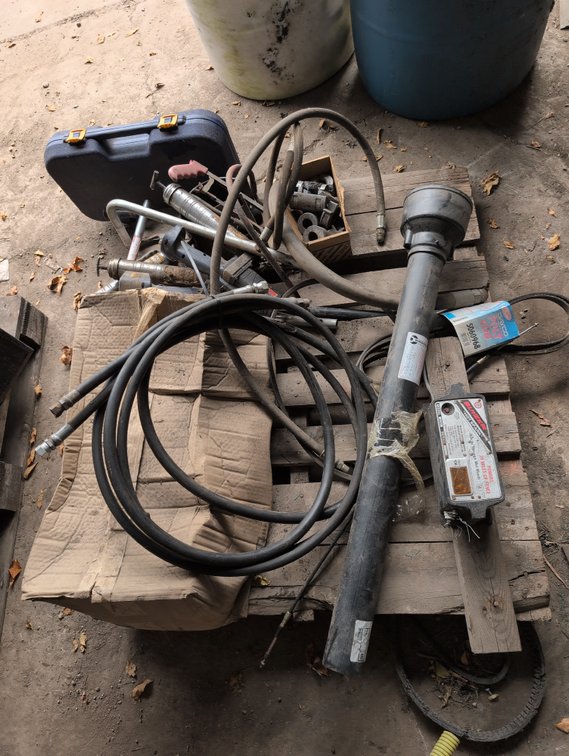 PALLET OF ITEMS