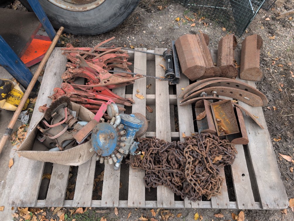 PALLET OF ITEMS
