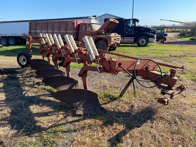 Image for INTERNATIONAL 720 PLOW