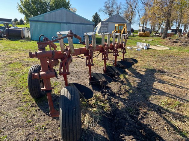 Image for INTERNATIONAL 720 PLOW