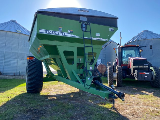 Image for PARKER 737 GRAIN CART, SHURCO SHURLOK ROLL TARP, 30.5L-32 TIRES, 1000 PTO, 750 BU, SN:B20540913