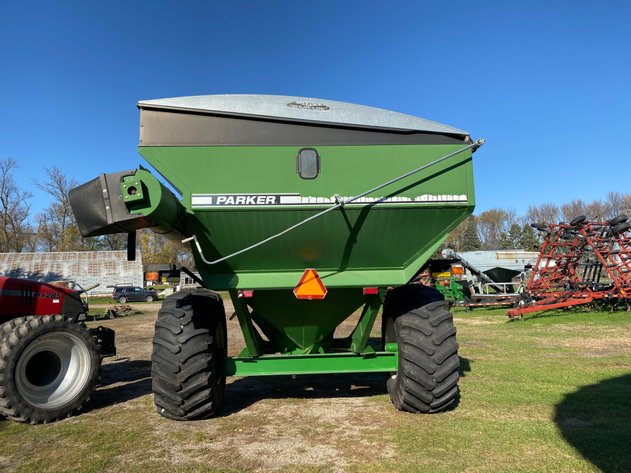 Image for PARKER 737 GRAIN CART, SHURCO SHURLOK ROLL TARP, 30.5L-32 TIRES, 1000 PTO, 750 BU, SN:B20540913