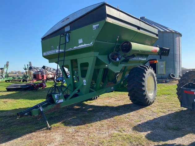 Image for PARKER 737 GRAIN CART, SHURCO SHURLOK ROLL TARP, 30.5L-32 TIRES, 1000 PTO, 750 BU, SN:B20540913