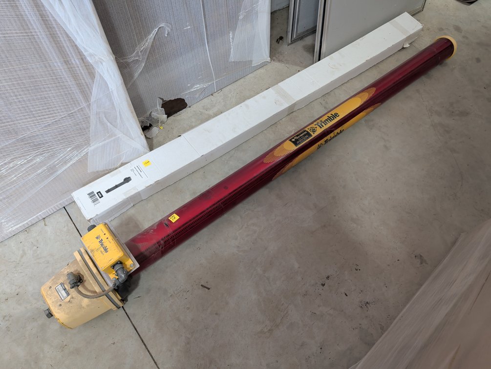 TRIMBLE SR300-2 7' DIGITAL LASER RECEIVER