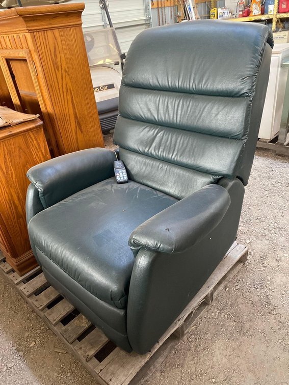 (I-6A) BERKLEY SHIATZU MASSAGE CHAIR, DEEP TISSUE MASSAGE, ONE BUTTON DOES NOT WORK, HUNTER GREEN