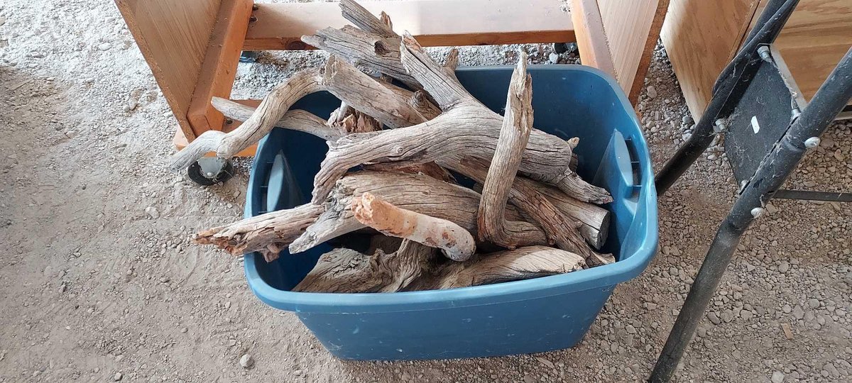 (I-9A) TOTE OF DRIFT WOOD