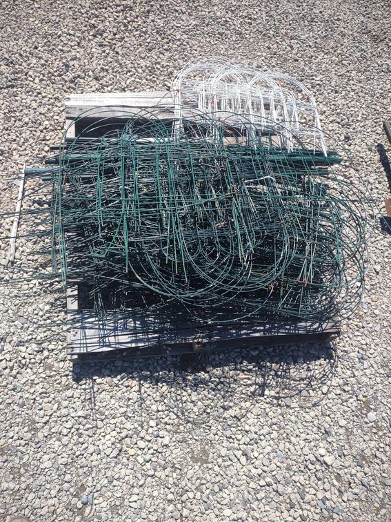 (I-10C) GARDEN & LANDSCAPE FENCE W/LIGHT DUTY T POSTS