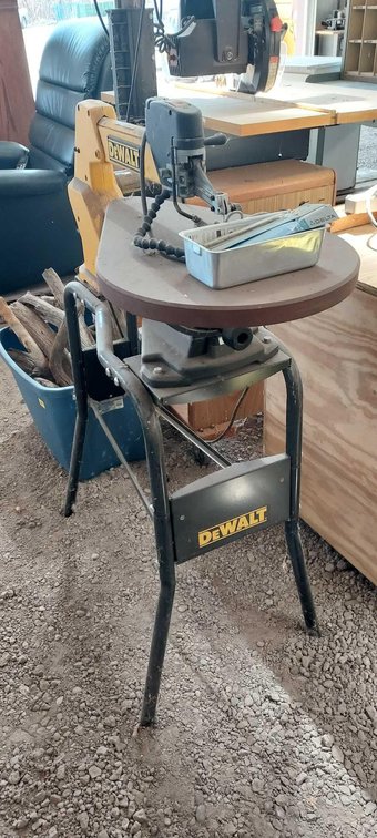 (I-13A) DEWALT 20" SAW ON STAND WITH EXTRA BLADES
