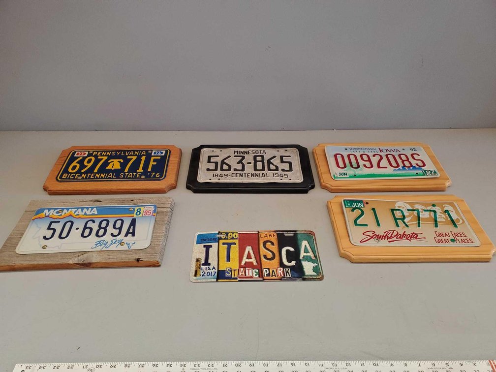 (I-20) ASSORTMENT OF VINTAGE LICENSE PLATES