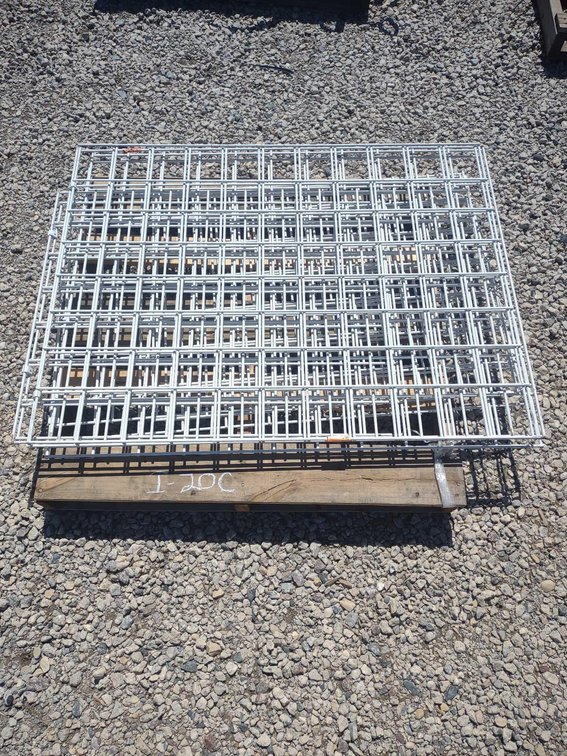 (I-20C) 28"-30" TALL METAL CAGE