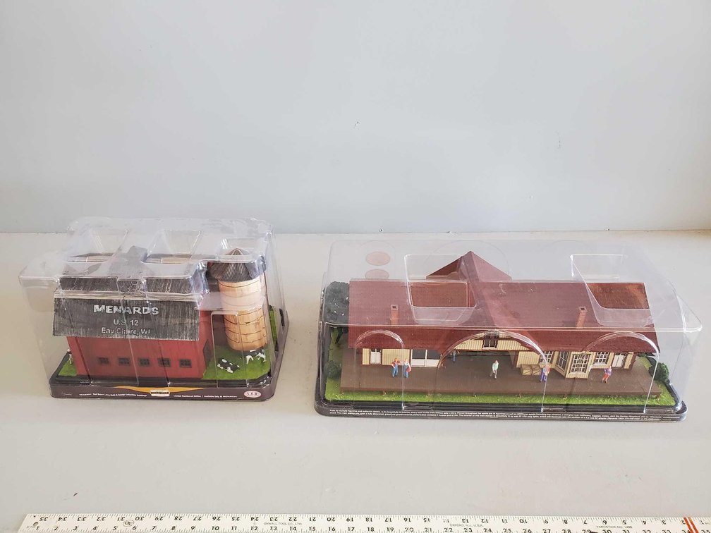 (I-24) MODEL 'MENARDS' BARN AND MODEL TRAIN STATION