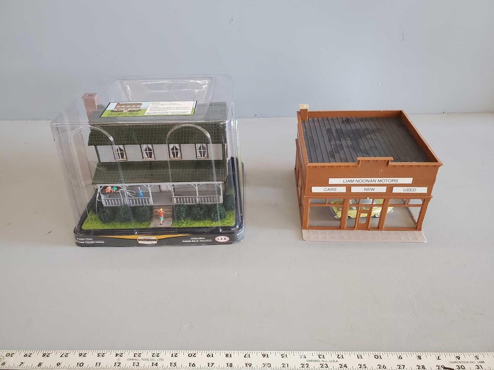 (I-25) MODEL CAR DEALERSHIP AND MODEL 'GRANDPAS HOUSE'