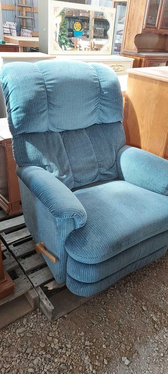 (I-26A) LA-Z-BOY ROCKER/RECLINER, LIGHT BLUE