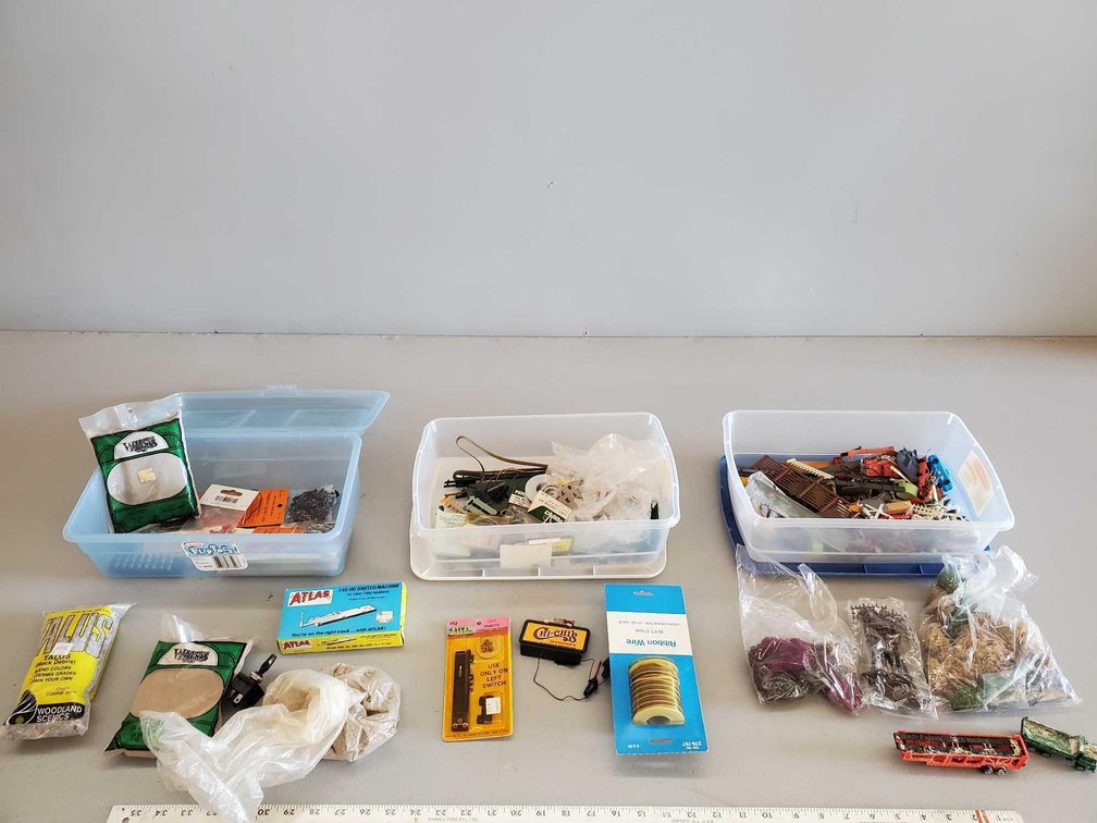 (I-27) ASSORTMENT OF MODEL TRAINS, PARTS, AND MISC MODEL TRAIN ACCESSORIES