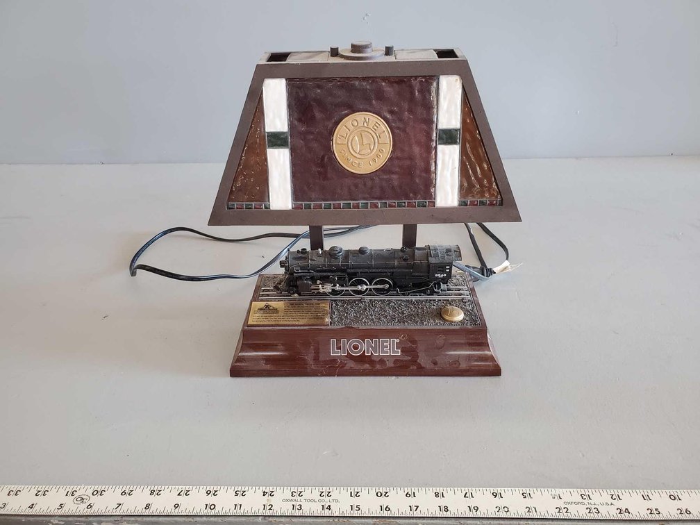 (I-32) MODEL TRAIN STYLE LAMP