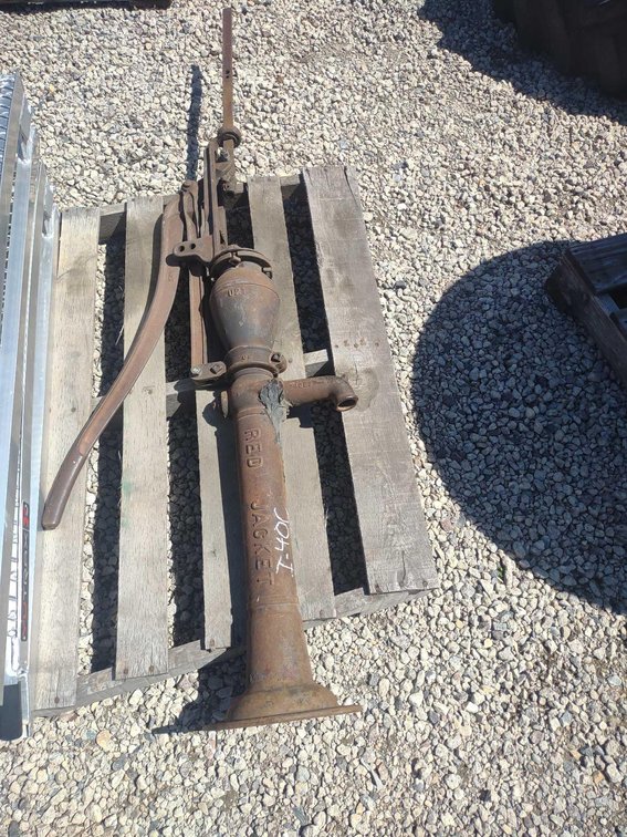 (I-40C) RED JACKET VINTAGE WELL PUMP