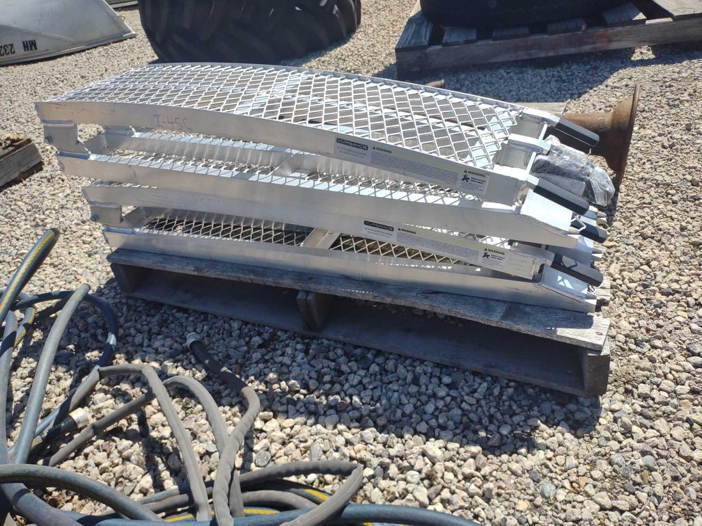 (I-45C) YUTRAC ATV/LAWN MOWER ALUMINUM RAMPS
