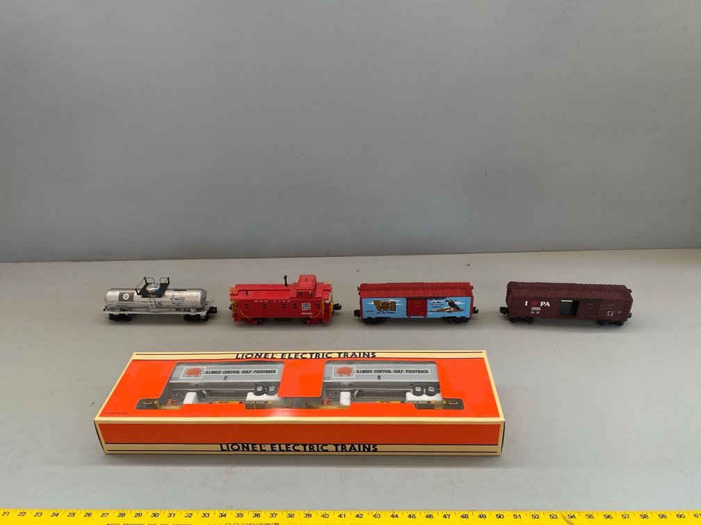 (I-49) ASSORTMENT OF MODEL TRAIN CARS