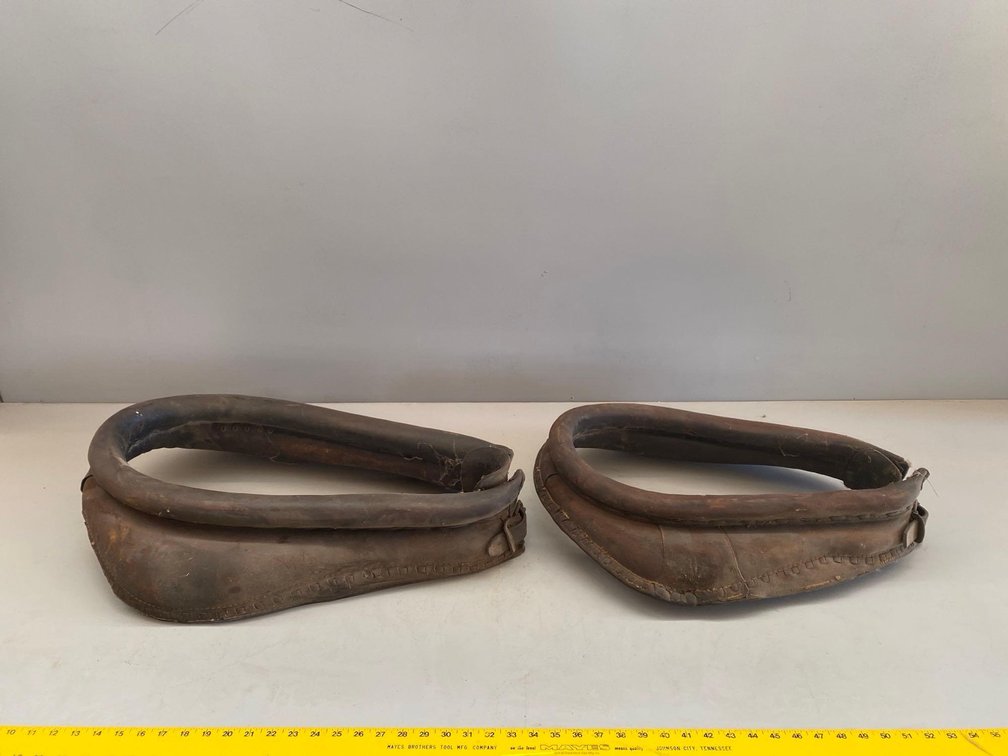 (I-52) [2] LEATHER HORSE COLLARS
