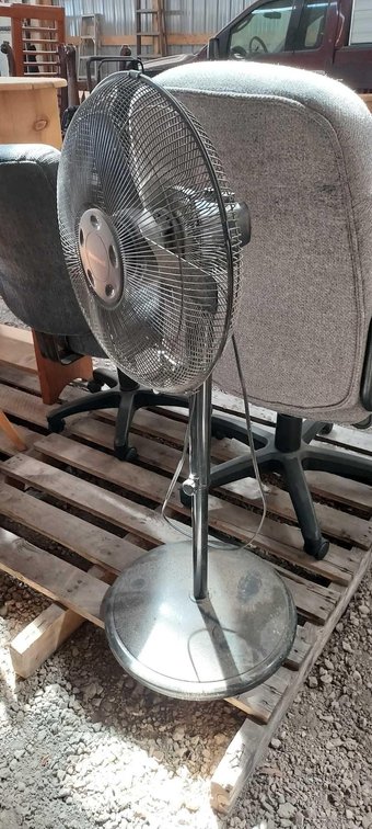 (I-59A) HONEYWELL 16" OSCiLLATING FAN, ADJUSTABLE HEIGHT