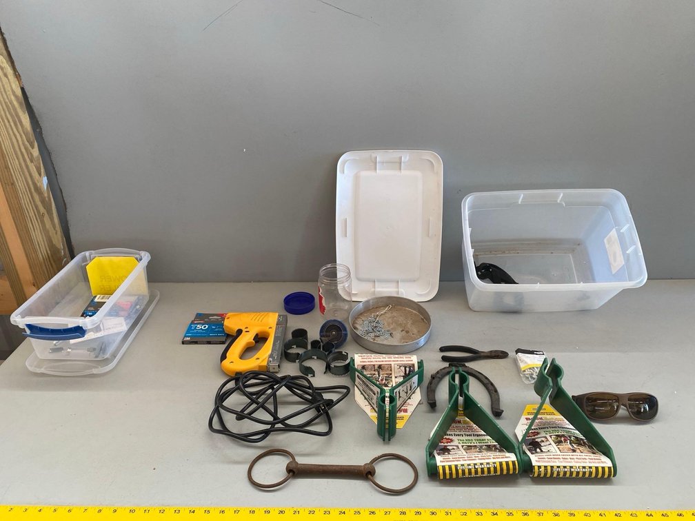 (I-60) POWER STAPLER AND BACK SAVER TOOLS