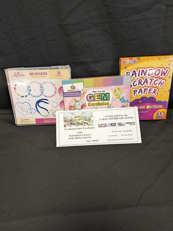 NICKELODEAN UNIVERSE 4 UNLIMITED WRIST BANDS DONATED BY LAKELAND BROADCASTING. KIDS FUN PACKAGE.
