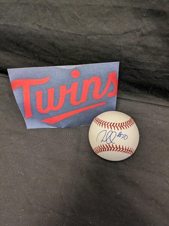 MN TWINS SIGNED BASEBALL BY WILLI CASTRO